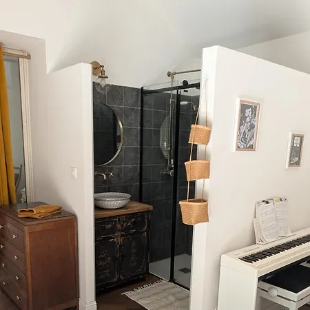 Maison Au Bord D'un Ruisseau